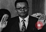 Standbild Bürgermeister Stokes ernennt General Davis Cleveland Ohio USA, 1970, aus Sekunde 35 historischem Filmmaterial Videoclip 65675044197