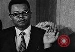 Standbild Bürgermeister Stokes ernennt General Davis Cleveland Ohio USA, 1970, aus Sekunde 36 historischem Filmmaterial Videoclip 65675044197