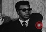 Standbild Bürgermeister Stokes ernennt General Davis Cleveland Ohio USA, 1970, aus Sekunde 40 historischem Filmmaterial Videoclip 65675044197