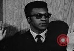 Standbild Bürgermeister Stokes ernennt General Davis Cleveland Ohio USA, 1970, aus Sekunde 41 historischem Filmmaterial Videoclip 65675044197