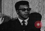 Standbild Bürgermeister Stokes ernennt General Davis Cleveland Ohio USA, 1970, aus Sekunde 42 historischem Filmmaterial Videoclip 65675044197