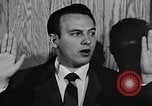 Standbild Bürgermeister Stokes ernennt General Davis Cleveland Ohio USA, 1970, aus Sekunde 51 historischem Filmmaterial Videoclip 65675044197