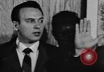 Standbild Bürgermeister Stokes ernennt General Davis Cleveland Ohio USA, 1970, aus Sekunde 52 historischem Filmmaterial Videoclip 65675044197