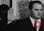 Standbild Bürgermeister Stokes ernennt General Davis Cleveland Ohio USA, 1970, aus Sekunde 53 historischem Filmmaterial Videoclip 65675044197