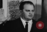 Standbild Bürgermeister Stokes ernennt General Davis Cleveland Ohio USA, 1970, aus Sekunde 54 historischem Filmmaterial Videoclip 65675044197