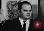 Standbild Bürgermeister Stokes ernennt General Davis Cleveland Ohio USA, 1970, aus Sekunde 56 historischem Filmmaterial Videoclip 65675044197