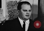 Standbild Bürgermeister Stokes ernennt General Davis Cleveland Ohio USA, 1970, aus Sekunde 57 historischem Filmmaterial Videoclip 65675044197