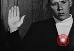 Standbild Bürgermeister Stokes ernennt General Davis Cleveland Ohio USA, 1970, aus Sekunde 59 historischem Filmmaterial Videoclip 65675044197