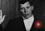 Standbild Bürgermeister Stokes ernennt General Davis Cleveland Ohio USA, 1970, aus Sekunde 60 historischem Filmmaterial Videoclip 65675044197