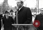 Standbild Bürgermeister Stokes ernennt General Davis Cleveland Ohio USA, 1970, aus Sekunde 61 historischem Filmmaterial Videoclip 65675044197
