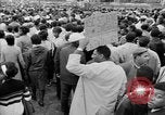 Image foule se rassemble pour troisième Selma à Montgomery mars Selma Alabama USA, 1965, de la seconde 23 séquences d'archives historiques vidéo 65675044200