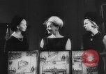 Immagine di Designer tedesco Germania, 1964, secondo 40 filmato di repertorio 65675044216