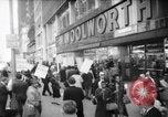 Immagine di I diritti civili manifestazione contro FW Woolworth memorizza New York City USA, 1962, secondo 1 filmato di repertorio 65675044239