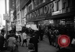 Immagine di I diritti civili manifestazione contro FW Woolworth memorizza New York City USA, 1962, secondo 7 filmato di repertorio 65675044239