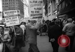 Immagine di I diritti civili manifestazione contro FW Woolworth memorizza New York City USA, 1962, secondo 9 filmato di repertorio 65675044239