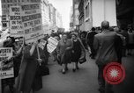 Immagine di I diritti civili manifestazione contro FW Woolworth memorizza New York City USA, 1962, secondo 12 filmato di repertorio 65675044239