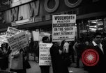 Immagine di I diritti civili manifestazione contro FW Woolworth memorizza New York City USA, 1962, secondo 20 filmato di repertorio 65675044239