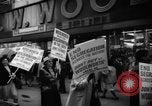 Immagine di I diritti civili manifestazione contro FW Woolworth memorizza New York City USA, 1962, secondo 24 filmato di repertorio 65675044239