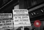 Immagine di I diritti civili manifestazione contro FW Woolworth memorizza New York City USA, 1962, secondo 27 filmato di repertorio 65675044239