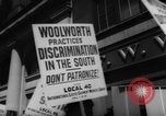 Immagine di I diritti civili manifestazione contro FW Woolworth memorizza New York City USA, 1962, secondo 29 filmato di repertorio 65675044239