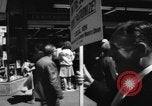 Immagine di I diritti civili manifestazione contro FW Woolworth memorizza New York City USA, 1962, secondo 35 filmato di repertorio 65675044239