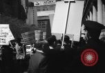 Immagine di I diritti civili manifestazione contro FW Woolworth memorizza New York City USA, 1962, secondo 39 filmato di repertorio 65675044239