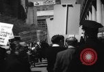 Immagine di I diritti civili manifestazione contro FW Woolworth memorizza New York City USA, 1962, secondo 40 filmato di repertorio 65675044239
