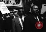 Immagine di I diritti civili manifestazione contro FW Woolworth memorizza New York City USA, 1962, secondo 44 filmato di repertorio 65675044239