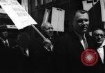 Immagine di I diritti civili manifestazione contro FW Woolworth memorizza New York City USA, 1962, secondo 51 filmato di repertorio 65675044239