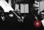 Immagine di I diritti civili manifestazione contro FW Woolworth memorizza New York City USA, 1962, secondo 52 filmato di repertorio 65675044239