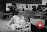 Immagine di I dimostranti New York City USA, 1962, secondo 5 filmato di repertorio 65675044240