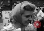 Immagine di I dimostranti New York City USA, 1962, secondo 11 filmato di repertorio 65675044240