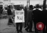 Immagine di I dimostranti New York City USA, 1962, secondo 15 filmato di repertorio 65675044240