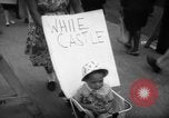 Immagine di I dimostranti New York City USA, 1962, secondo 37 filmato di repertorio 65675044240