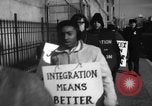 Immagine di I sostenitori delle scuole integrate United States USA, 1962, secondo 15 filmato di repertorio 65675044241