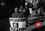 Immagine di I sostenitori delle scuole integrate United States USA, 1962, secondo 28 filmato di repertorio 65675044241