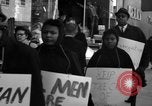 Immagine di Gli afroamericani picket una caffetteria di New York City New York City USA, 1962, secondo 11 filmato di repertorio 65675044244