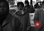 Immagine di Gli afroamericani picket una caffetteria di New York City New York City USA, 1962, secondo 38 filmato di repertorio 65675044244