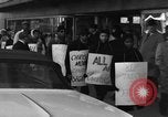 Immagine di Gli afroamericani picket una caffetteria di New York City New York City USA, 1962, secondo 51 filmato di repertorio 65675044244