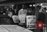 Immagine di Gli afroamericani picket una caffetteria di New York City New York City USA, 1962, secondo 58 filmato di repertorio 65675044244