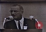 Immagine di Il presidente Lyndon B Johnson United States USA, 1964, secondo 44 filmato di repertorio 65675044256