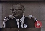 Immagine di Il presidente Lyndon B Johnson United States USA, 1964, secondo 45 filmato di repertorio 65675044256
