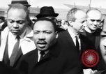 Standbild Martin Luther King Jr auf Bürgerrechte März Selma Alabama USA, 1965, aus Sekunde 13 historischem Filmmaterial Videoclip 65675044289