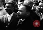 Standbild Martin Luther King Jr auf Bürgerrechte März Selma Alabama USA, 1965, aus Sekunde 32 historischem Filmmaterial Videoclip 65675044289