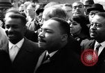 Standbild Martin Luther King Jr auf Bürgerrechte März Selma Alabama USA, 1965, aus Sekunde 33 historischem Filmmaterial Videoclip 65675044289