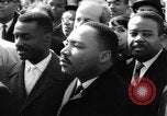 Standbild Martin Luther King Jr auf Bürgerrechte März Selma Alabama USA, 1965, aus Sekunde 38 historischem Filmmaterial Videoclip 65675044289