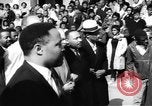 Standbild Martin Luther King Jr auf Bürgerrechte März Selma Alabama USA, 1965, aus Sekunde 54 historischem Filmmaterial Videoclip 65675044289