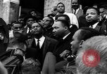 Standbild Martin Luther King Jr Selma Alabama USA, 1965, aus Sekunde 26 historischem Filmmaterial Videoclip 65675044293