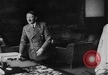 Standbild Adolf Hitler mit Hermann Göring Warschau Polen, 1939, aus Sekunde 29 historischem Filmmaterial Videoclip 65675044317