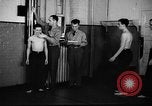 Standbild US Army recruitment Center Zweiten Weltkrieg New York United States USA, 1940, aus Sekunde 23 historischem Filmmaterial Videoclip 65675044344